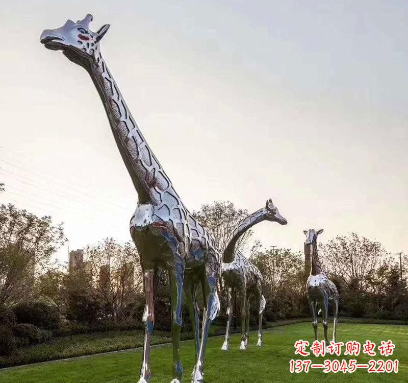 绵阳不锈钢长颈鹿雕塑美丽的艺术精神