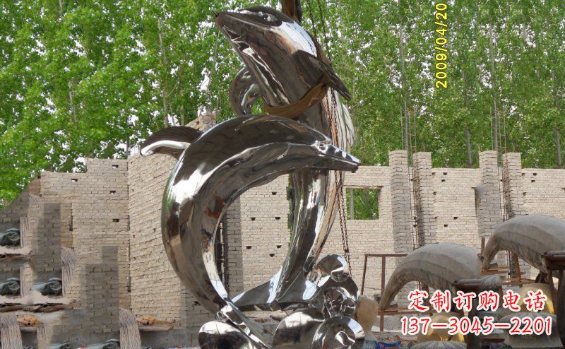 绵阳海豚之美不锈钢海边雕塑