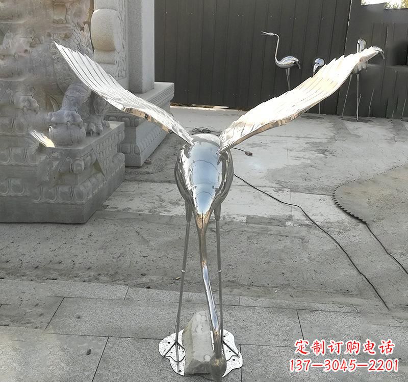 绵阳不锈钢仙鹤雕塑美丽与坚固并存