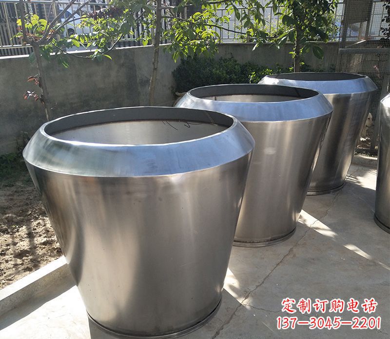 绵阳不锈钢花盆雕塑给你的家园增添一份独特的美