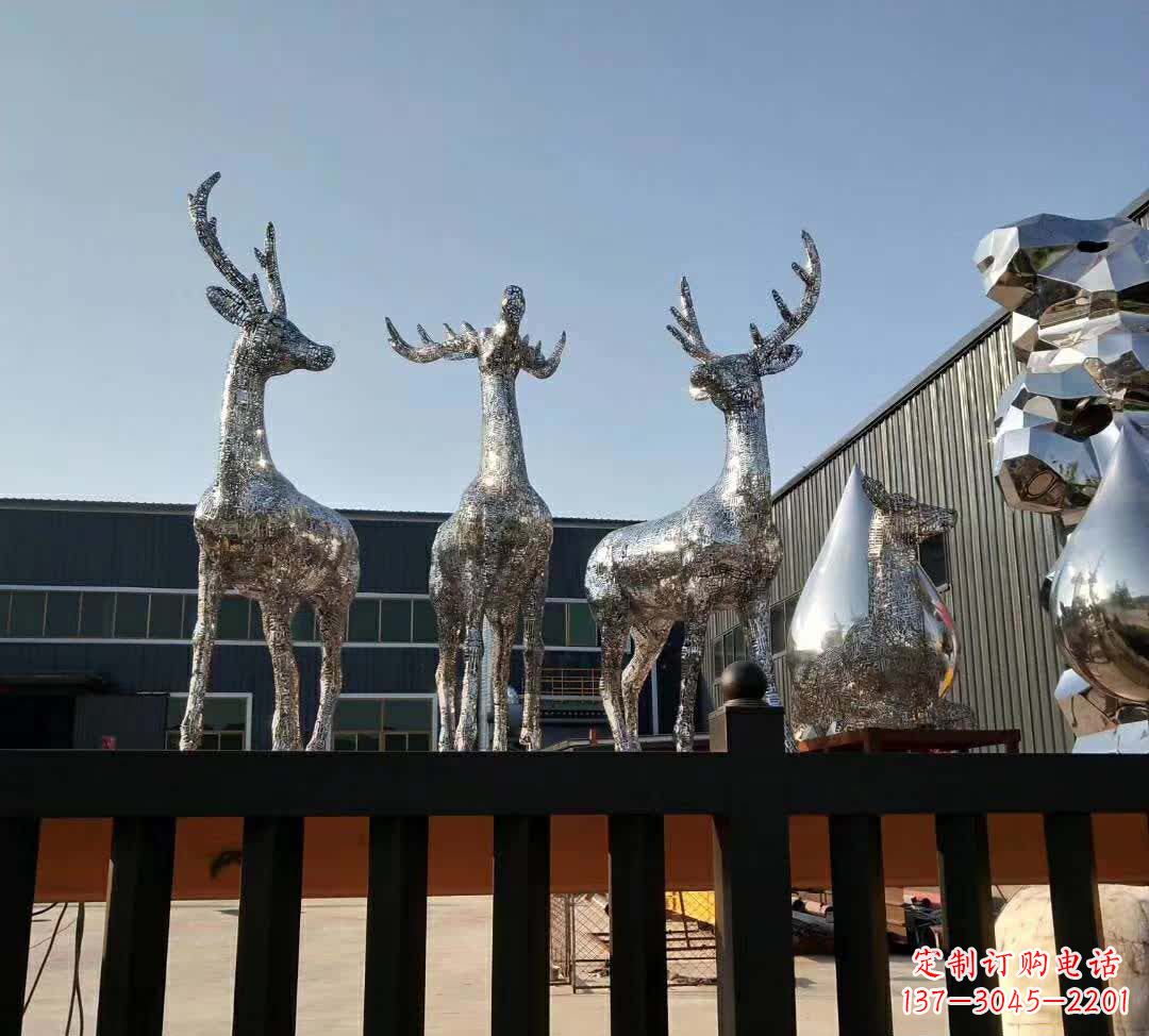绵阳不锈钢梅花鹿雕塑给空间增添优雅气息