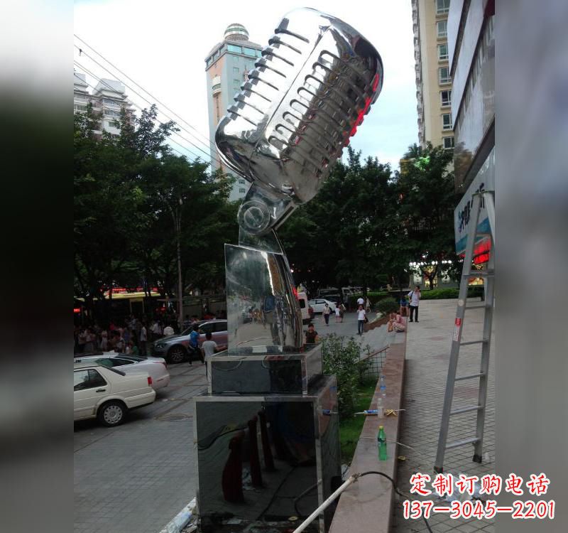 绵阳不锈钢话筒雕塑高贵而又精致