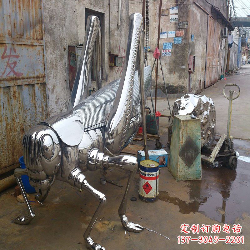 绵阳不锈钢蝗虫雕塑营造美好的自然环境
