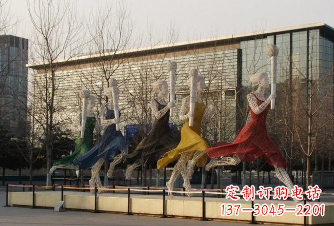 绵阳不锈钢火炬手雕塑象征着永恒的精神