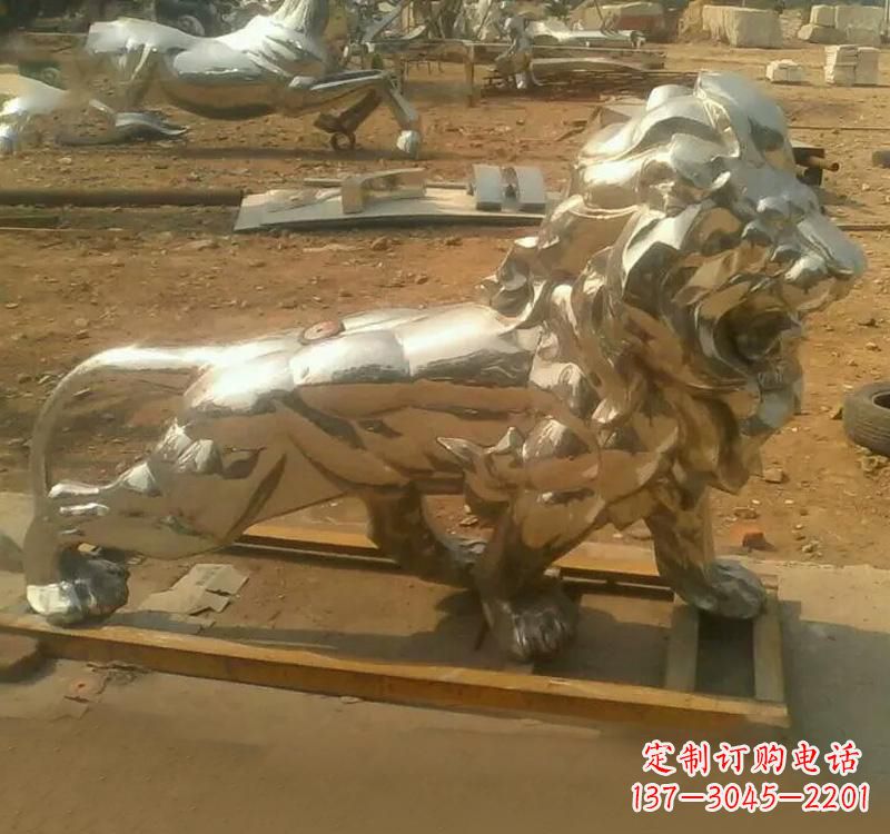 绵阳不锈钢狮子雕塑给空间增添生机