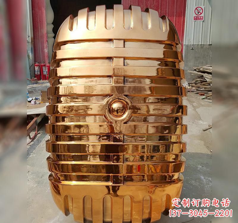 绵阳不锈钢话筒雕塑传承历史的象征