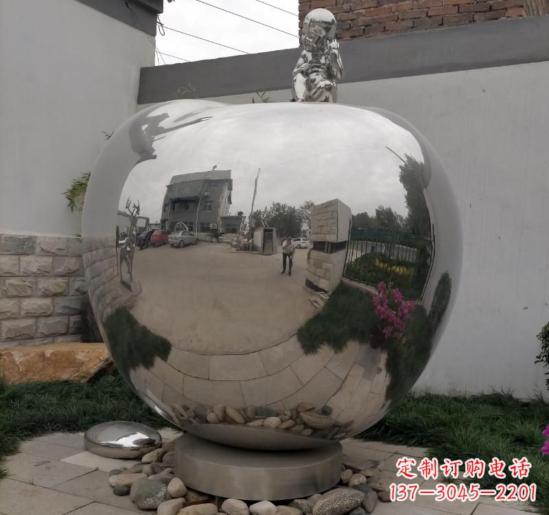 绵阳不锈钢金色苹果雕塑古典与现代的结合