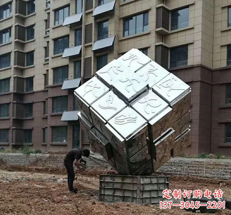 绵阳不锈钢景观魔方雕塑——现代科技的精妙结合