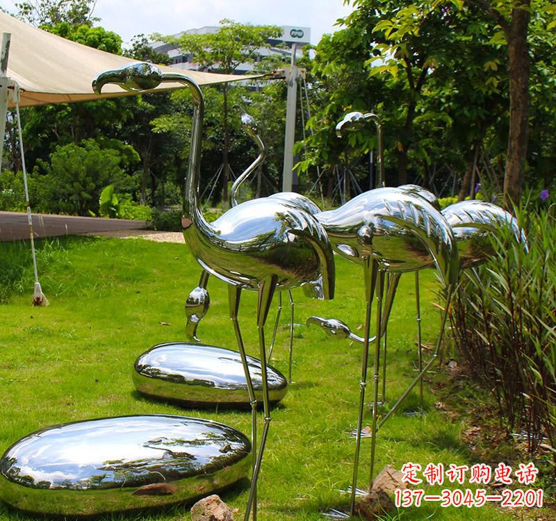 绵阳不锈钢镜面火烈鸟雕塑精美外形、多彩光泽