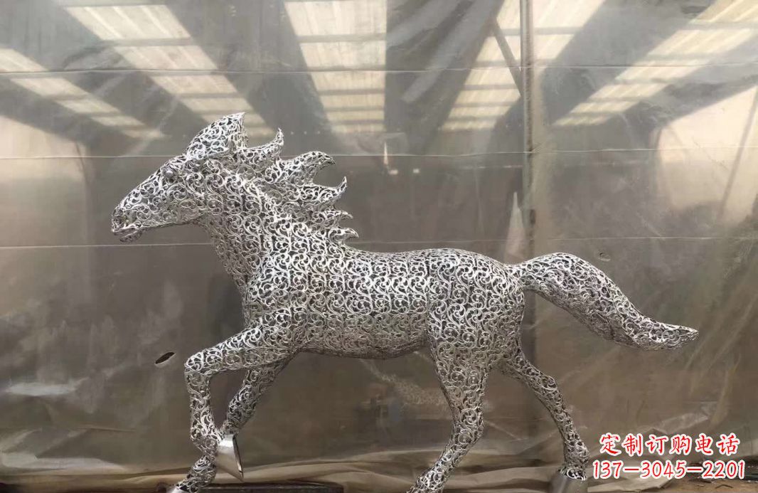 绵阳不锈钢马雕塑精致而又令人惊叹