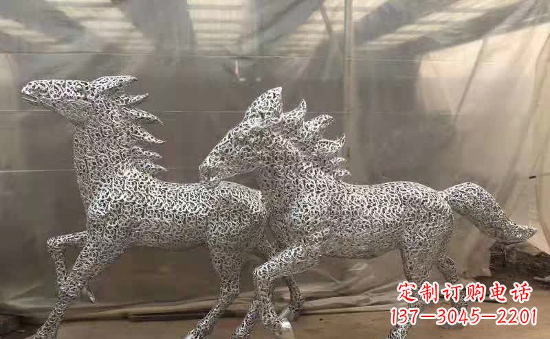 绵阳不锈钢马雕塑精美而又富有动感