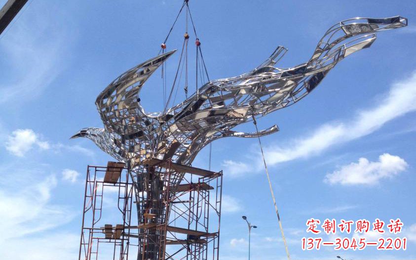 绵阳不锈钢镂空鸽子雕塑美丽的象征