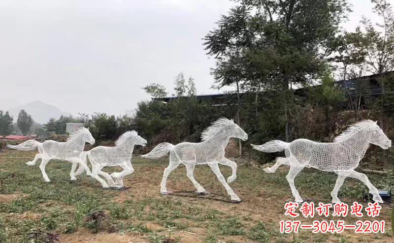 绵阳不锈钢马雕塑勇往直前