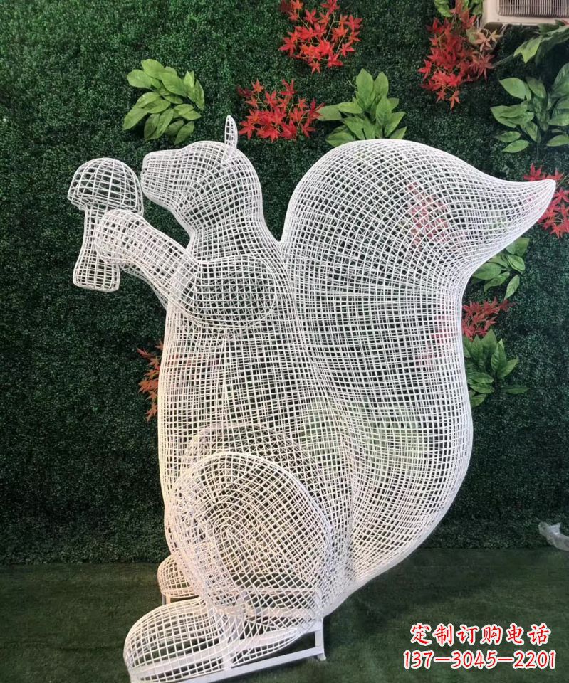 绵阳不锈钢松鼠雕塑展现自然的美