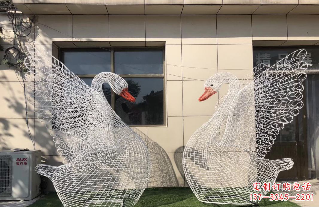 绵阳不锈钢镂空天鹅雕塑象征着美丽的永恒