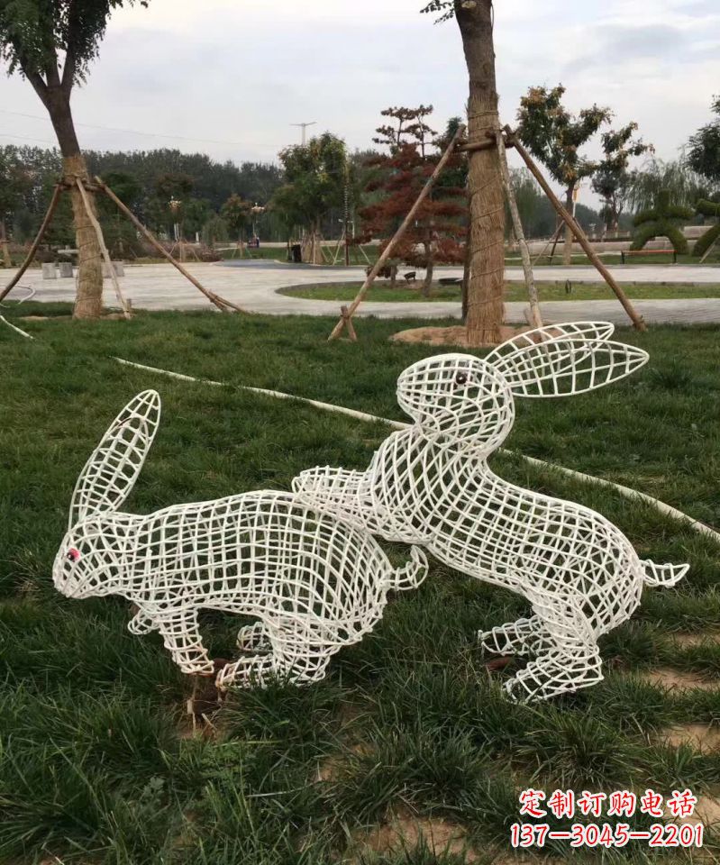 绵阳不锈钢镂空兔子公园雕塑——艺术融入环境