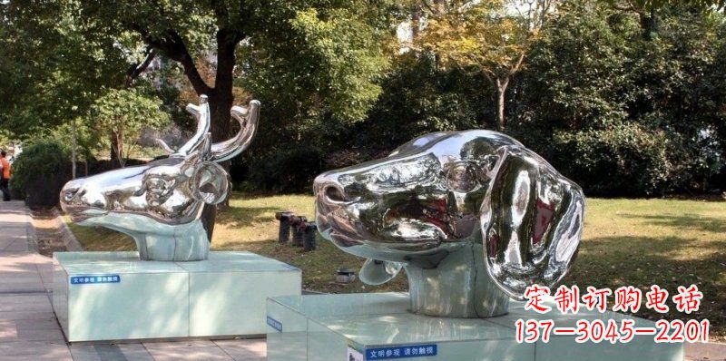 绵阳狗头公园不锈钢鹿和狗雕塑
