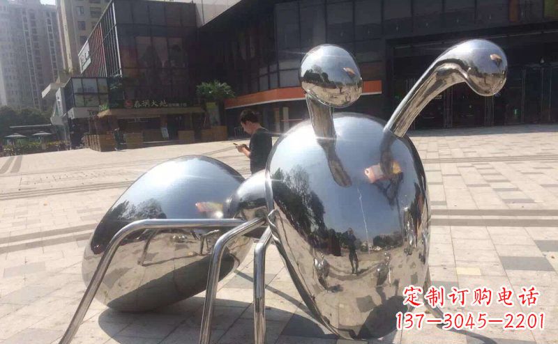 绵阳不锈钢蚂蚁雕塑精美而富有讽刺意味