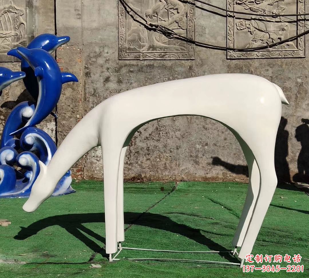 绵阳不锈钢喷漆艺术小鹿雕塑——精美雕塑,给您不一样的视觉享受
