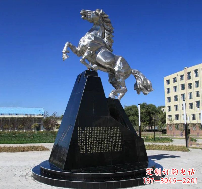 绵阳不锈钢企业广场上的马雕塑