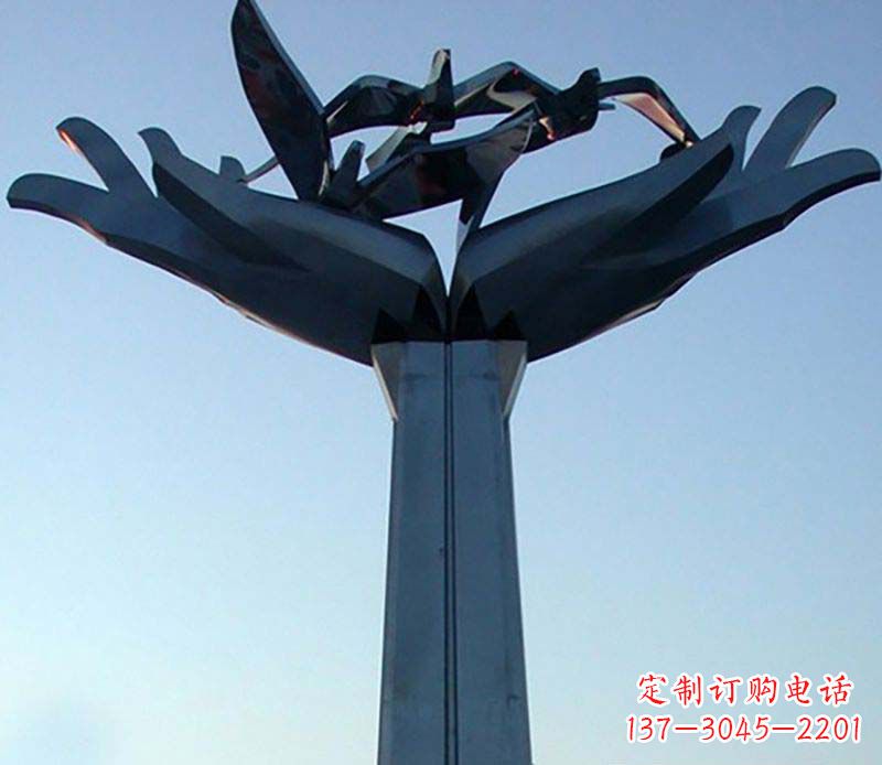 绵阳不锈钢手托鸽子雕塑象征着和平与爱