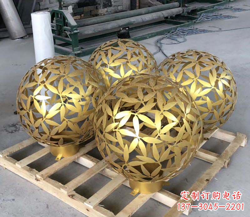绵阳不锈钢树叶镂空球的美妙景观