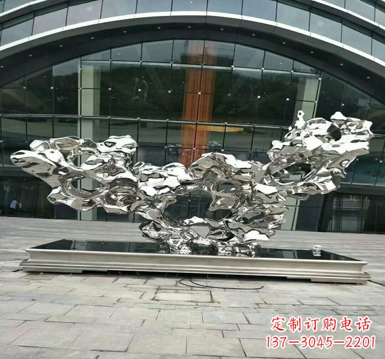 绵阳灵动的太湖石雕塑