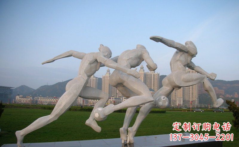 绵阳足球雕塑给公园景观增色