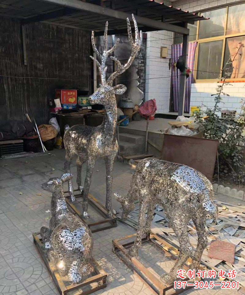 绵阳不锈钢庭院里的梅花鹿雕塑