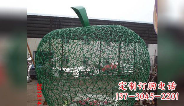 绵阳不锈钢网制作的苹果雕塑——精致且耐久