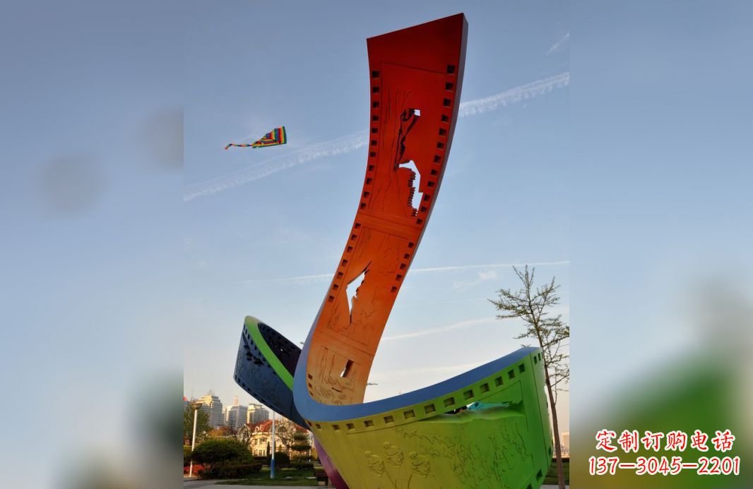 绵阳不锈钢五彩胶卷广场雕塑——现代美学的象征