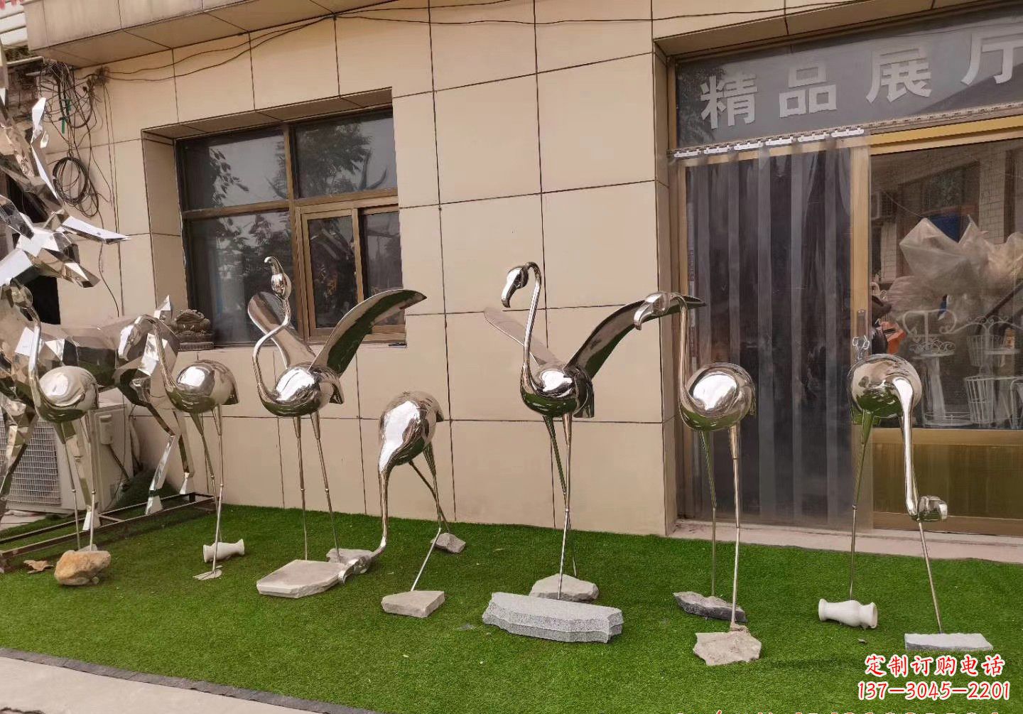绵阳不锈钢仙鹤景观雕塑精美雕塑展现优美的仙鹤之美