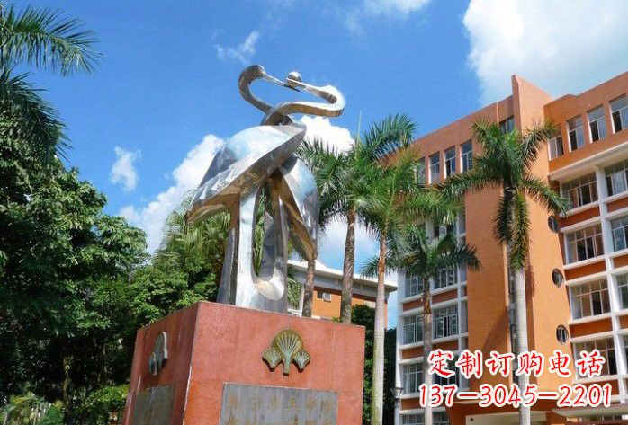 绵阳不锈钢仙鹤雕塑美丽而神秘