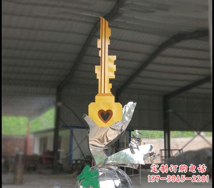 绵阳不锈钢校园手提钥匙雕塑