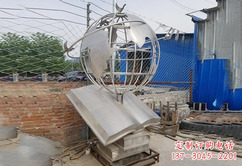 绵阳不锈钢校园里的地球雕塑