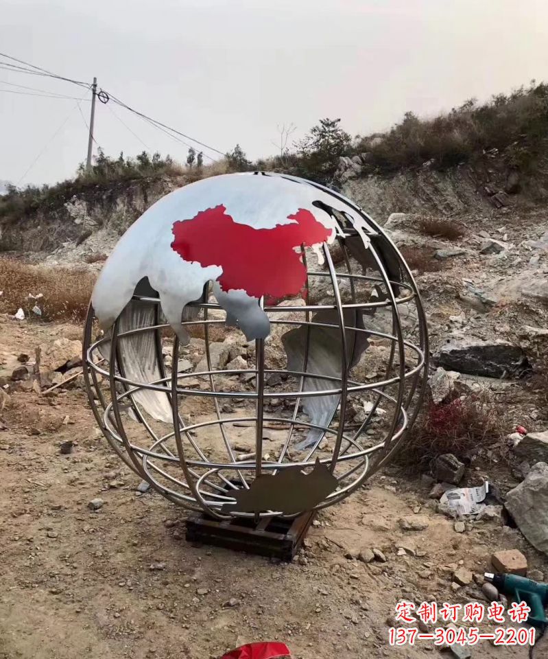 绵阳展现环保意识的地球仪雕塑
