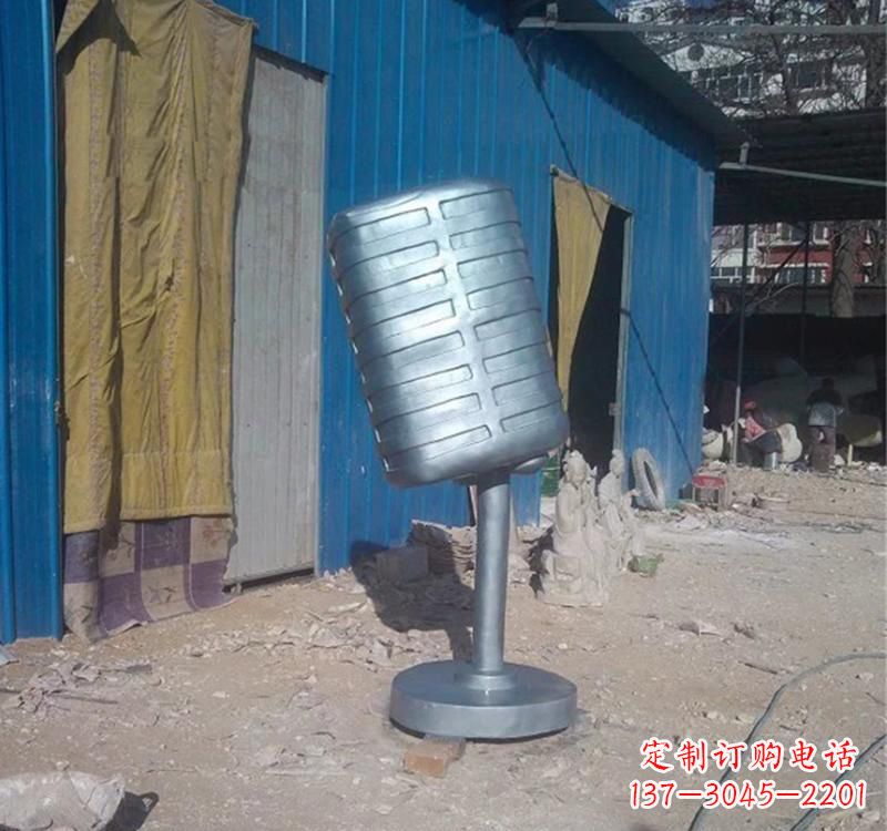 绵阳不锈钢艺术话筒雕塑——传承精神文化