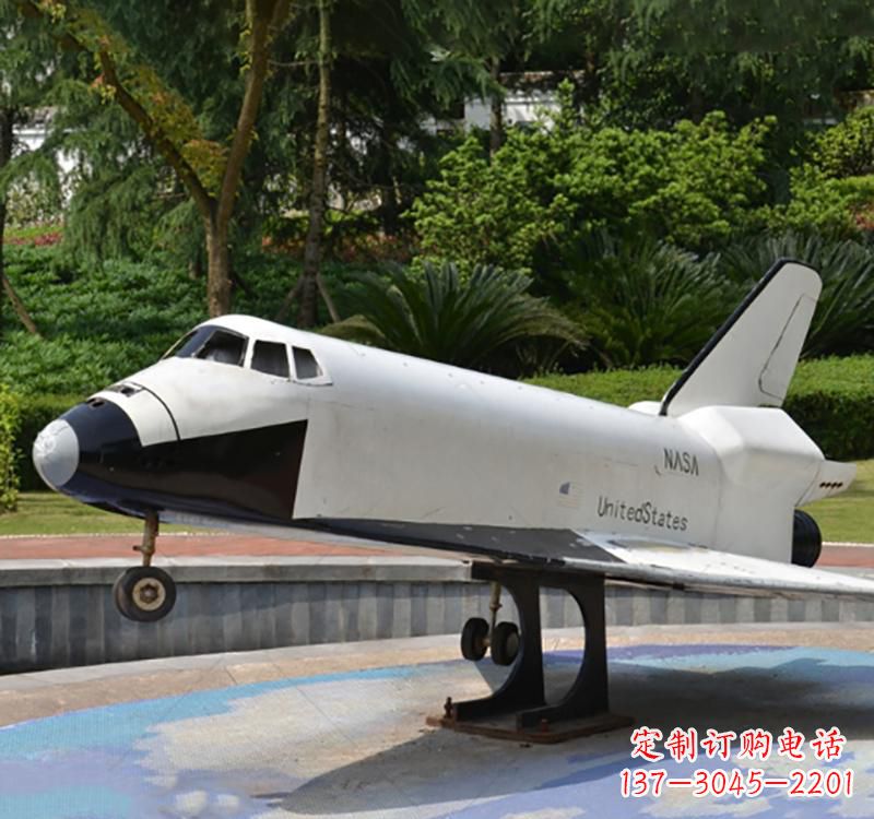 绵阳不锈钢飞机雕塑给空中增添梦幻氛围