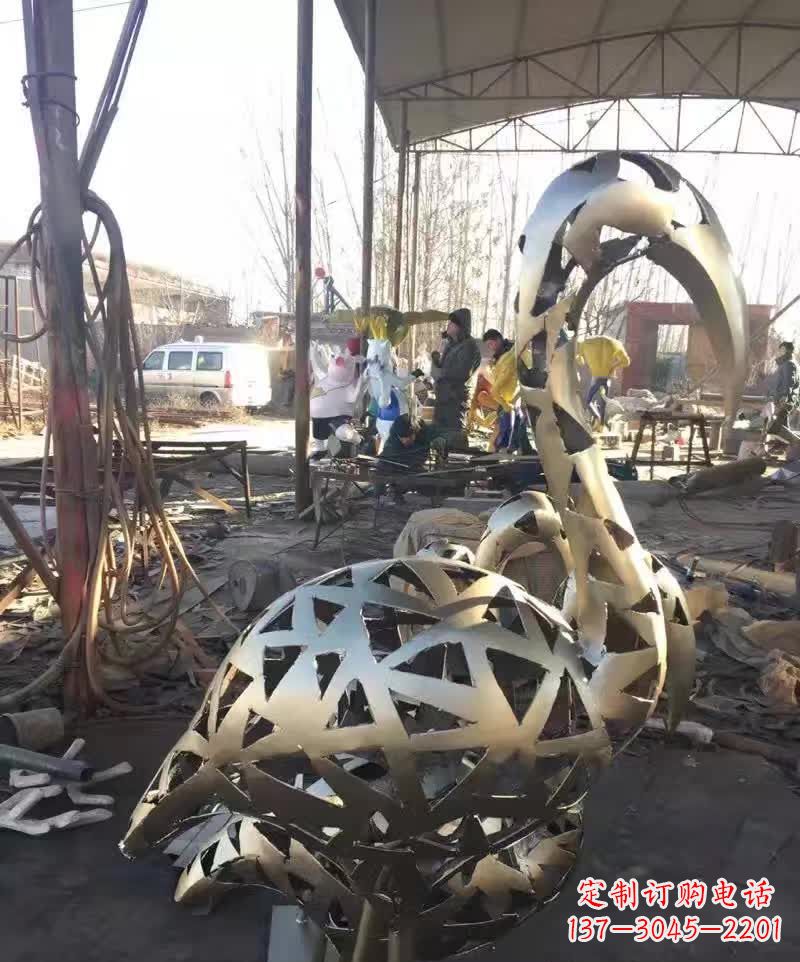 绵阳不锈钢天鹅雕塑象征着幸福的美好