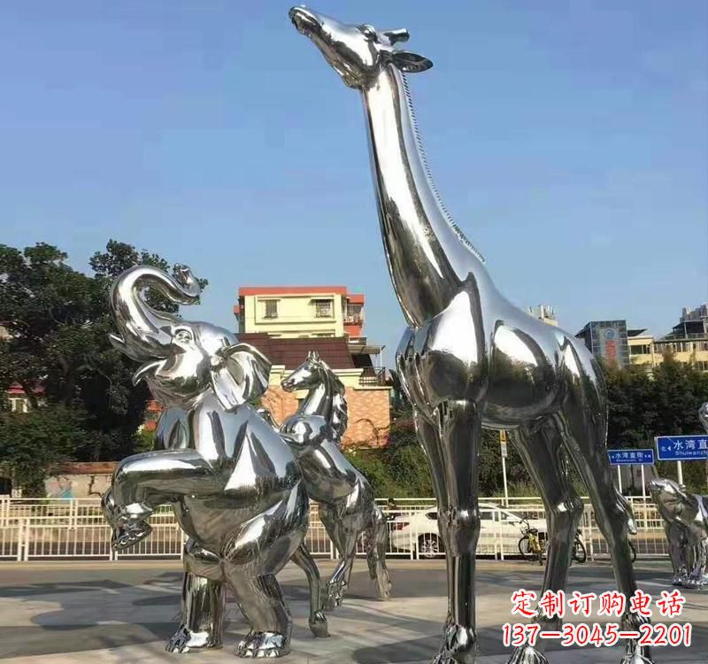 绵阳长颈鹿雕塑精美而优雅
