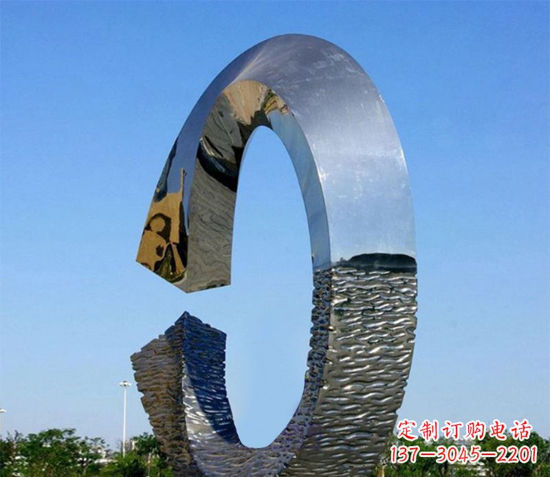 绵阳环绕着美好的景观雕塑