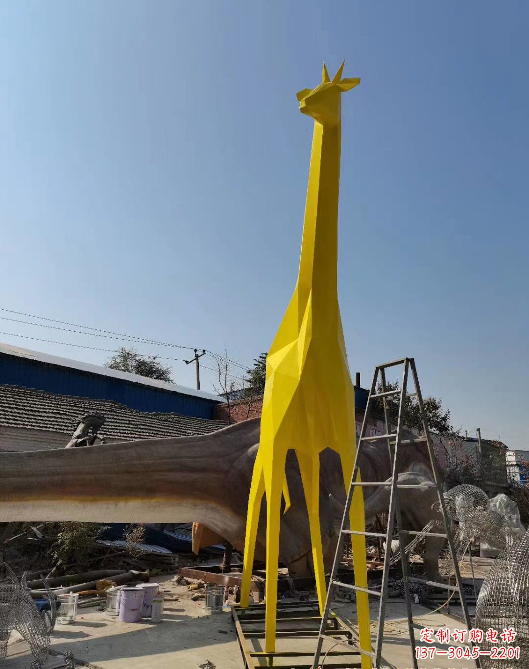 绵阳长颈鹿雕塑质朴而又优雅