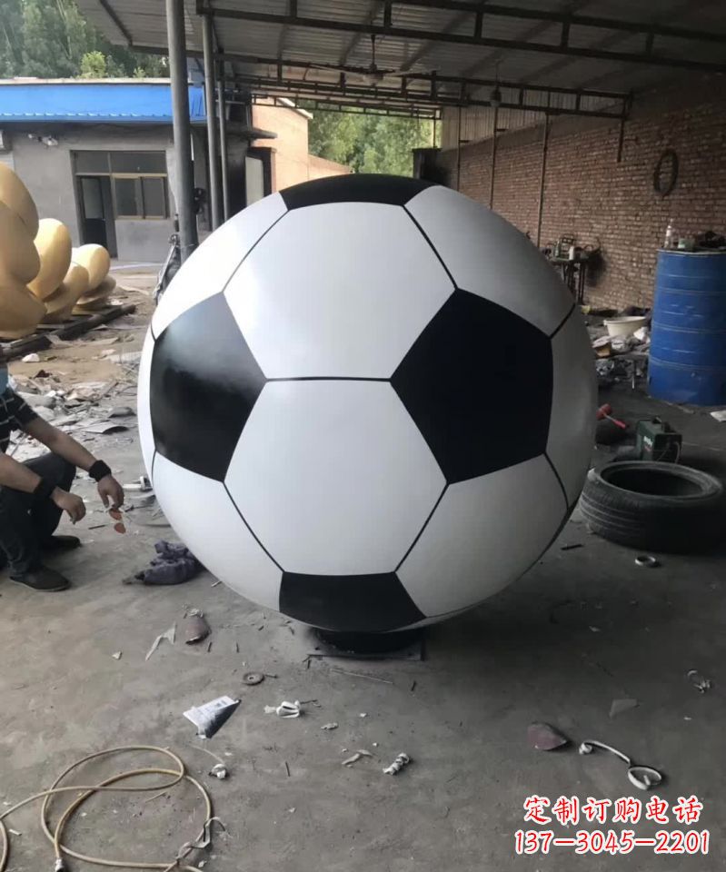 绵阳足球雕塑一座屹立不倒的象征