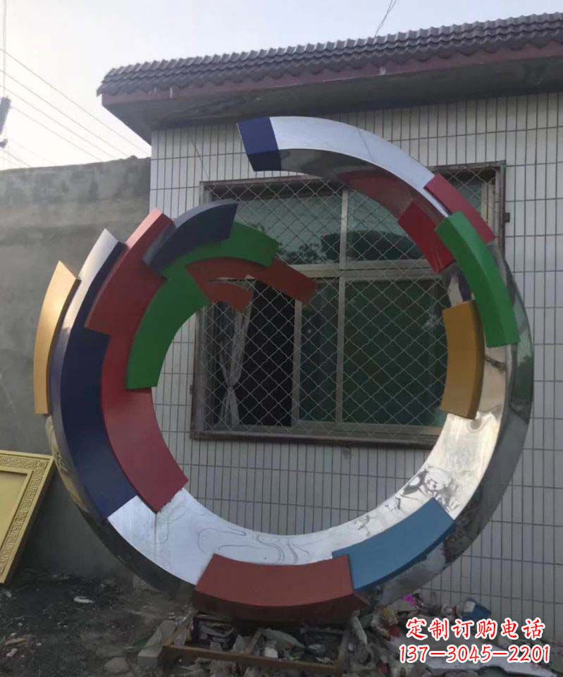 绵阳绚烂多彩的不锈钢圆环雕塑