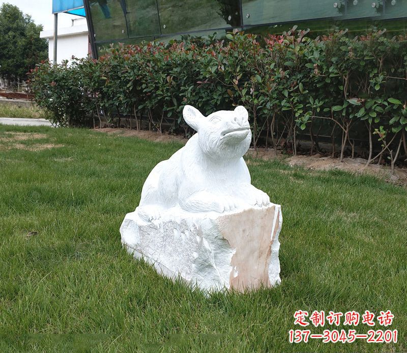 绵阳草丛之灵狗熊石雕