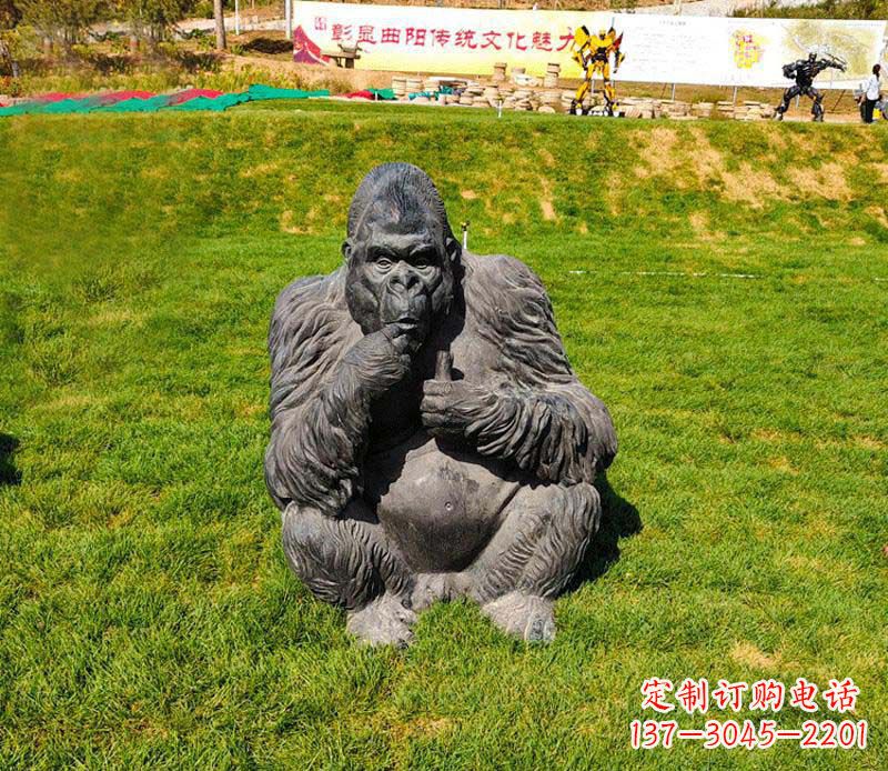 绵阳猩猩雕塑——草坪猩猩公园的艺术精品
