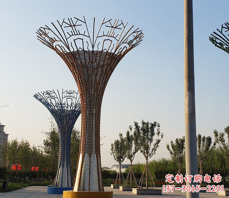 绵阳城市景观的点缀——不锈钢树叶雕塑