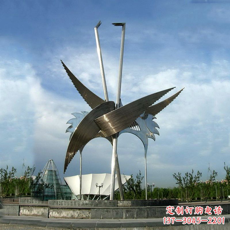 绵阳城市广场精美仙鹤雕塑