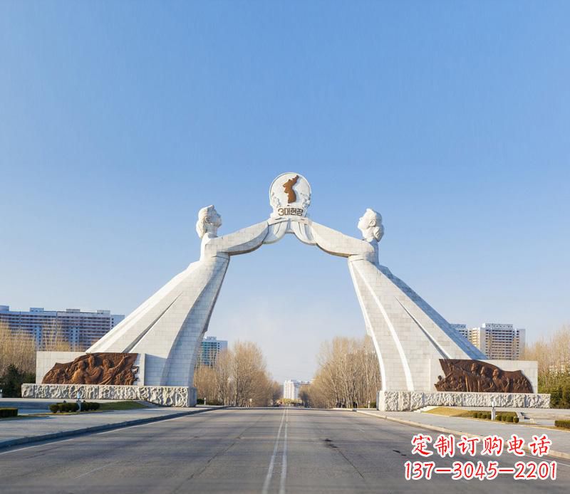 绵阳城市街道的拱门雕塑——让城市更加精彩