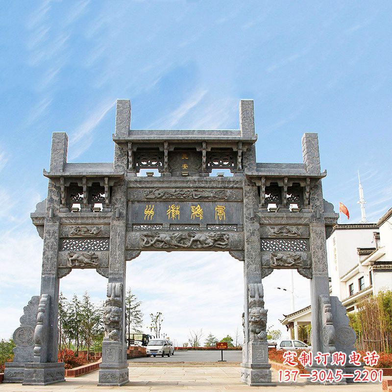 绵阳城市园林中精美的牌坊雕塑
